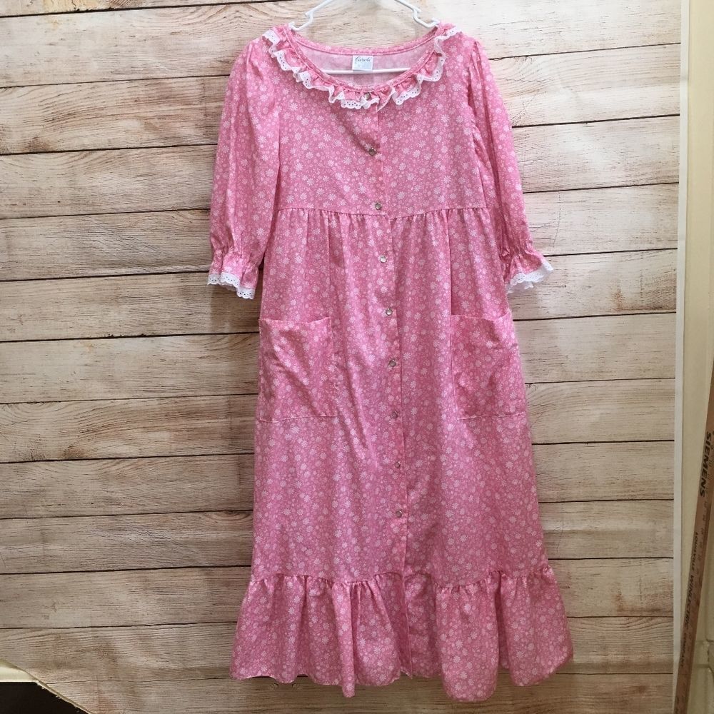 VINTAGE CAROLE PEASANT STYLE‎ ROBE IN PINK AND WHITE FLORAL